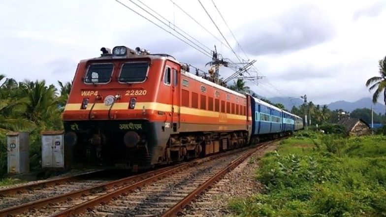 भागलपुर एक्सप्रेस में जमकर लूटपाट: हथियारबंद डकैतों ने 2 घंटे तक बरपाया तांडव, 25 लाख कैश और जेवरात लूटे, ड्राइवर-टीटीई को भी नहीं बख्शा