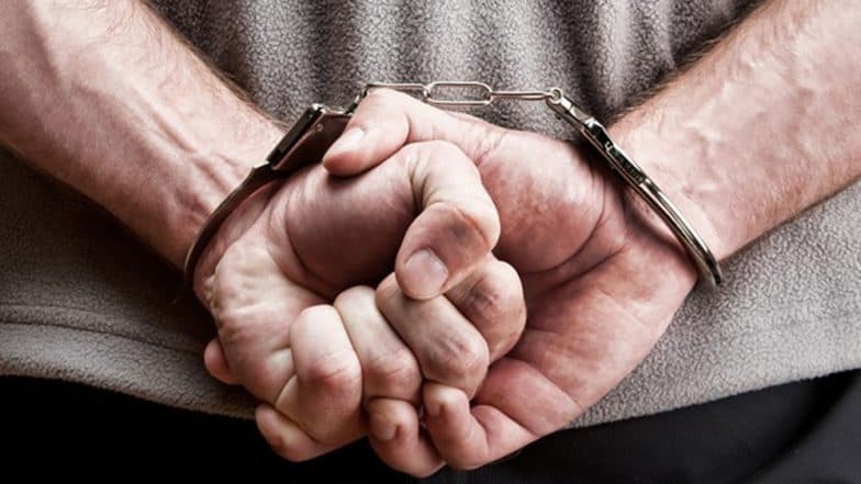 दिल्ली: 32 वर्षीय शख्स 81 साल का बूढ़ा बनकर कर रहा था यात्रा, हुआ गिरफ्तार दिल्ली: 32 वर्षीय शख्स 81 साल का बूढ़ा बनकर कर रहा था यात्रा, हुआ गिरफ्तार