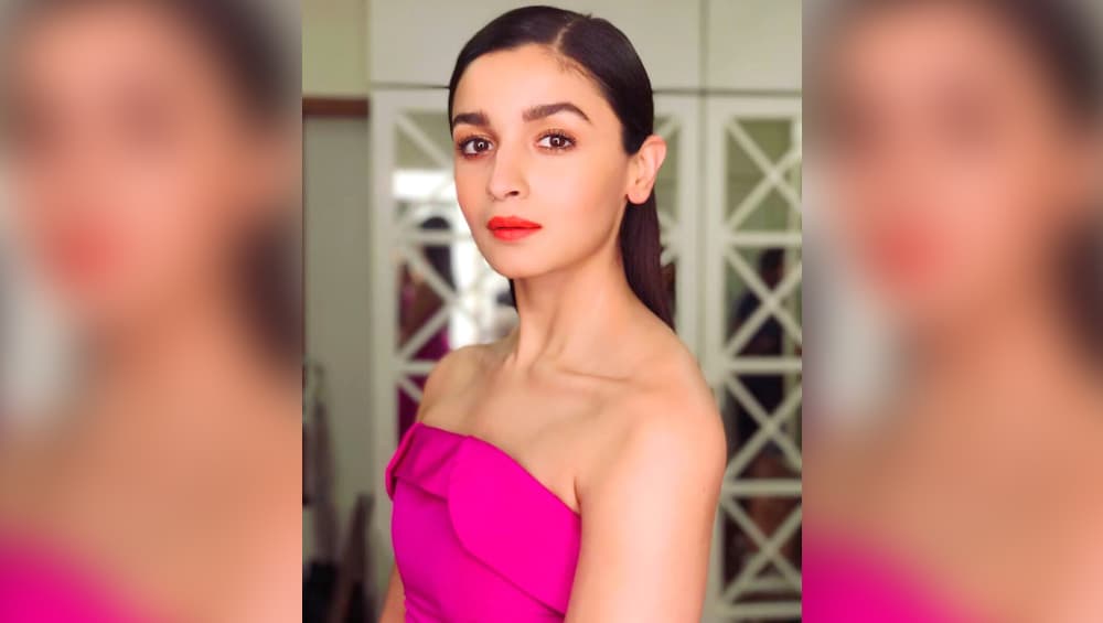 'राजी' के बाद अब इस मशहूर निर्देशक के साथ काम करेंगी आलिया भट्ट 'राजी' के बाद अब इस मशहूर निर्देशक के साथ काम करेंगी आलिया भट्ट