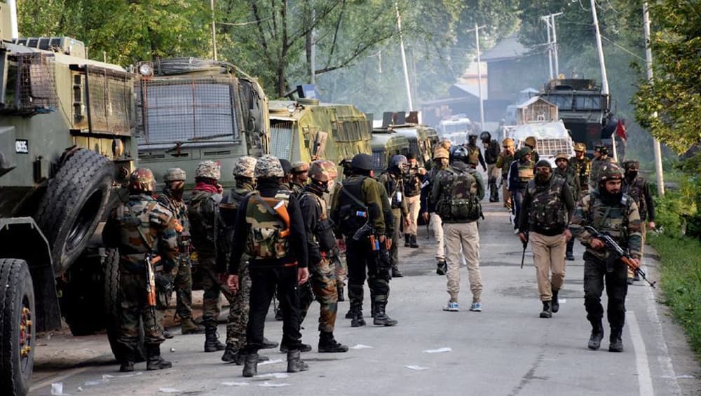 जम्मू एवं कश्मीर में घुसपैठ की कोशिश कर रहे 6 आतंकी ढेर, सर्च ऑपरेशन जारी