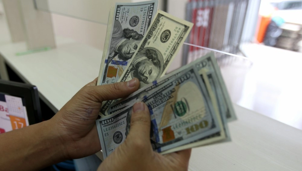 डॉलर के मुकाबले रुपये में 53 पैसे का जोरदार उछाल, 10 सप्ताह के उच्चतम स्तर पर पहुंचा रुपया