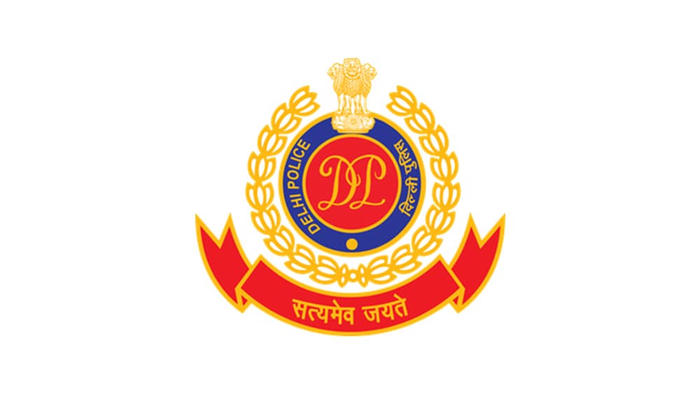 पुलिस को चकमा देकर भाग रहा था कुख्यात लुटेरा, तौलिया खुला और पुलिस ने पकड़ लिया