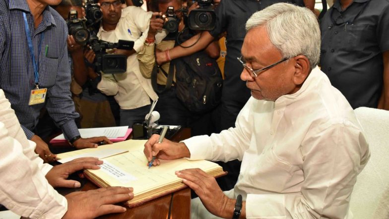 नीतीश कैबिनेट का SC/ST छात्रों को बड़ी सौगात, सिविल सेवा परीक्षा क्वालीफाई करने पर मिलेंगे एक लाख रुपये