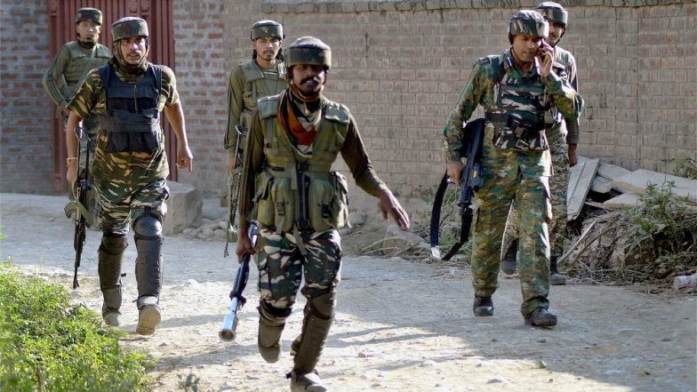 जम्मू-कश्मीर पुलवामा मुठभेड़: भारतीय सेना का एक जवान शहीद, 4-6 आतंकी छिपे होने की आशंका