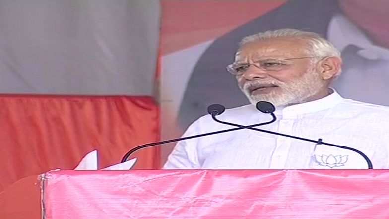 कर्नाटक विधानसभा चुनाव 2018: मोदी बोले, गरीब-गरीब कहकर इंदिरा गांधी के समय से जनता को बेवकूफ बना रही है कांग्रेस