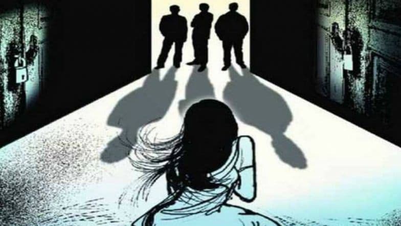 शादी के लिए बनाया जा रहा था दबाव, पुलिस स्टेशन में महिला ने किया कुछ ऐसा जिसे देखकर दंग रह गए सब