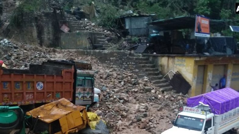 कई राज्यों में बारिश और तूफान का कहर, यूपी में आंधी तूफान से 45 की मौत