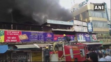 मुंबई के मलाड इलाकें में लगी आग, मौके पर राहत बचाव जारी