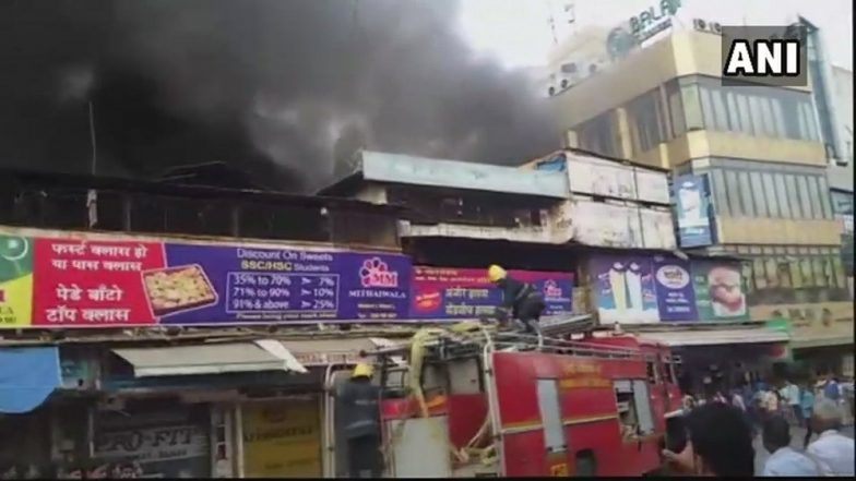 मुंबई के मलाड इलाकें में लगी आग, मौके पर राहत बचाव जारी