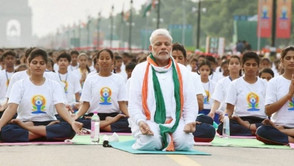 पीएम मोदी के साथ करें इन 15 योगासनों का अभ्यास और खुद को रखें फिट, देखें VIDEO पीएम मोदी के साथ करें इन 15 योगासनों का अभ्यास और खुद को रखें फिट, देखें VIDEO