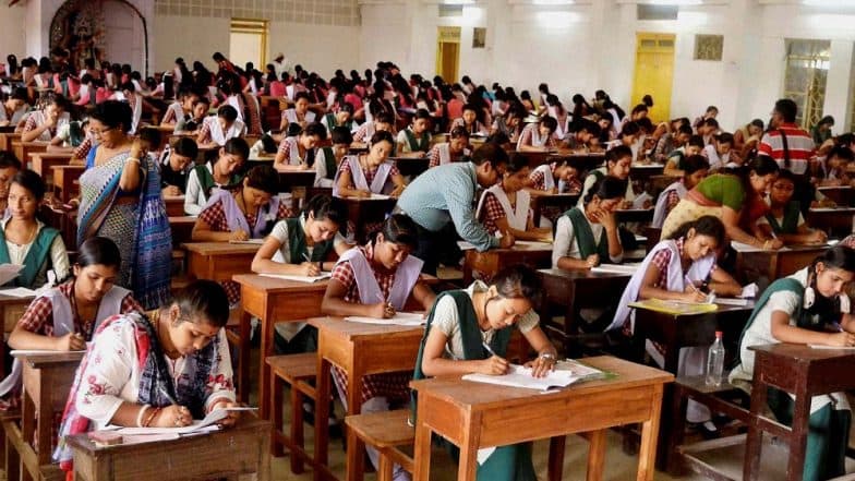 मध्यप्रदेश: 10वीं बोर्ड की परीक्षा में POK को लेकर पूछे गए सवाल में छात्रों को दिया 'आजाद कश्मीर' का एक विकल्प, पेपर सेट करने वालों में 2 निलंबित मध्यप्रदेश: 10वीं बोर्ड की परीक्षा में POK को लेकर पूछे गए सवाल में छात्रों को दिया 'आजाद कश्मीर' का एक विकल्प, पेपर सेट करने वालों में 2 निलंबित