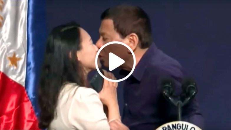 देखें VIDEO: इस देश के राष्ट्रपति ने भीड़ के सामने खुलेआम महिला को किया Kiss, मच गया बवाल