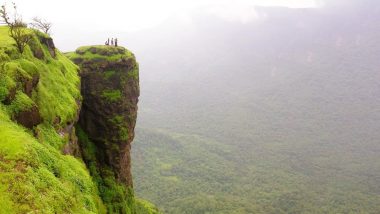 माथेरान हिल स्टेशन पर पति के साथ सेल्फी लें रही थी महिला, 600 फीट गहरी खाई में गिरने से मौत