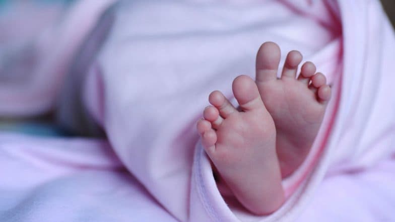 कोच्चि में नवजात बच्चे को मां-बाप ने चर्च के बाहर लावारिस छोड़ा, घटना कैमरे में कैद