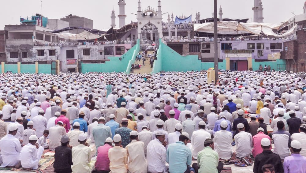 Eid al-Fitr 2019: मुसलमानों के लिए खास होती है ईद-उल-फितर, जानिए चांद के दीदार के बाद ही क्यों मनाई जाती है ईद Eid al-Fitr 2019: मुसलमानों के लिए खास होती है ईद-उल-फितर, जानिए चांद के दीदार के बाद ही क्यों मनाई जाती है ईद