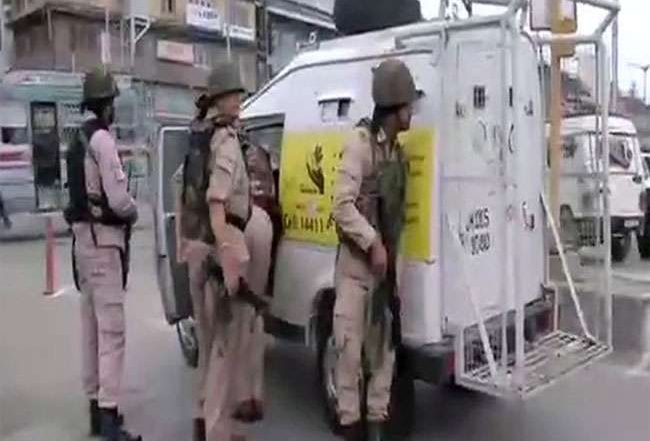 श्रीनगर के बटमालू में CRPF पर आतंकी हमला, एक जवान शहीद, एक घायल