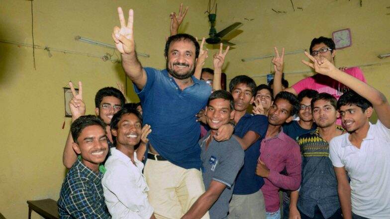 IIT-JEE में फिर दिखा सुपर-30 का जलवा, 18 छात्रों ने एडवांस परीक्षा में मारी बाजी IIT-JEE में फिर दिखा सुपर-30 का जलवा, 18 छात्रों ने एडवांस परीक्षा में मारी बाजी