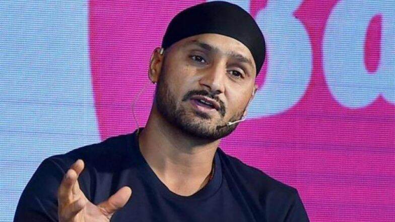 एडम गिलक्रिस्ट ने हरभजन कि हैटट्रिक पर उठाया सवाल, भज्जी ने कहा- रोना बंद करो एडम गिलक्रिस्ट ने हरभजन कि हैटट्रिक पर उठाया सवाल, भज्जी ने कहा- रोना बंद करो