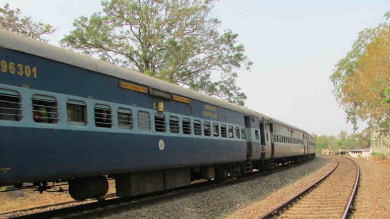 झारखंड: नक्सलियों ने विस्फोट से उड़ाया रेलवे ट्रैक, रेल रूट हुआ प्रभावित