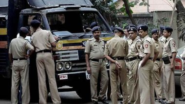मुंबई: नशे में धुत लोगों ने पुलिस को बंधक बनाकर की मारपीट, दो महिलाओं सहित 14 लोग गिरफ्तार