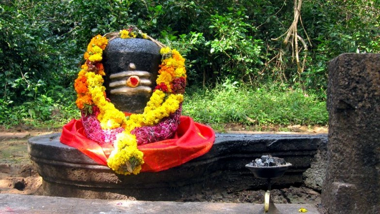 भगवान शिव की आस्था में महिला ने जीभ काटकर शिवलिंग पर चढ़ाया, उसके बाद वहीं करती रही तप