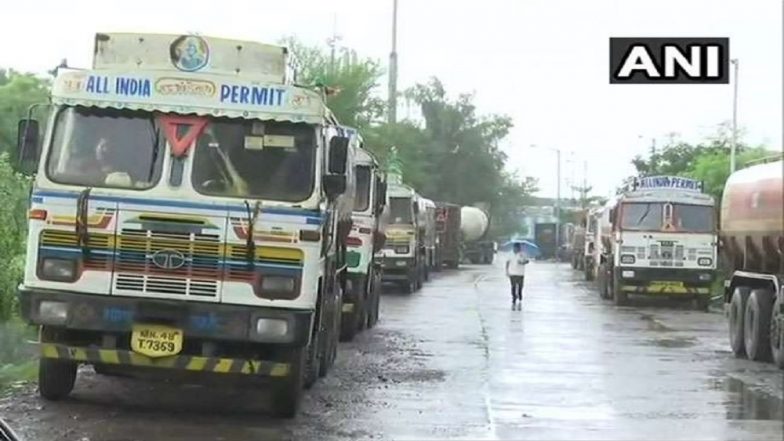 ट्रक ऑपरेटर्स की हड़ताल का 8वां दिन जारी: अगर यहां से लेते है सामान तो हो जाए सावधान क्योंकि डिलीवरी है ठप
