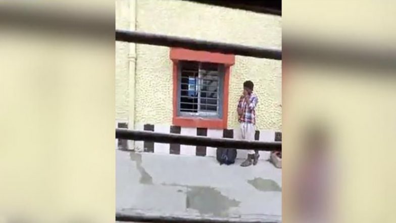 ट्रेन में बैठी महिलाओं के सामने शख्स करने लगा गंदी हरकत, फेसबुक पर Live हुआ