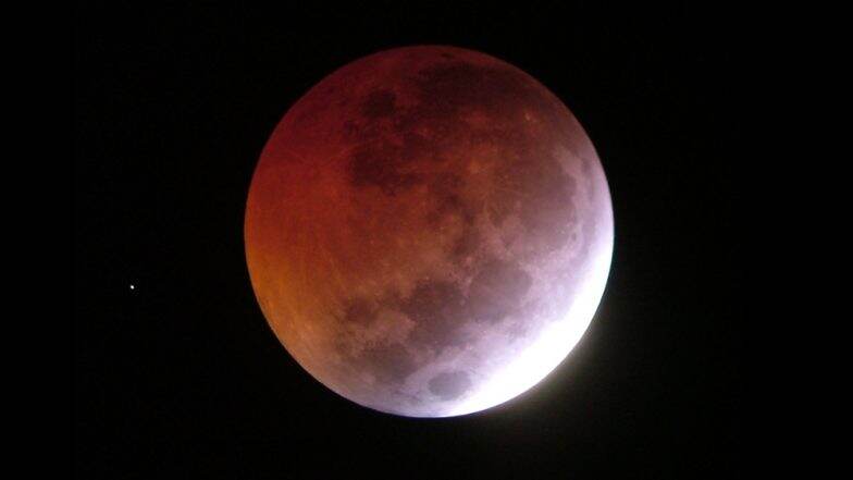 Lunar Eclipse 2020: рдЗрд╕ рд╕рд╛рд▓ рд╣реЛрдВрдЧреЗ 4 рдЪрдВрджреНрд░рдЧреНрд░рд╣рдг, рдЗрдирдореЗрдВ рд╕реЗ рдПрдХ рд╣реИ рдорд╛рдВрджреНрдп рдЪрдВрджреНрд░рдЧреНрд░рд╣рдг! рдЬрд╛рдиреЗрдВ рдпреЗ рдХреНрдпреЛрдВ рд╣реЛрддрд╛ рд╣реИ, рдХреНрдпреЛрдВ рдирд╣реАрдВ рд╣реЛрдЧрд╛ рдЗрд╕рдХрд╛ рднрд╛рд░рдд рдкрд░ рдЕрд╕рд░!