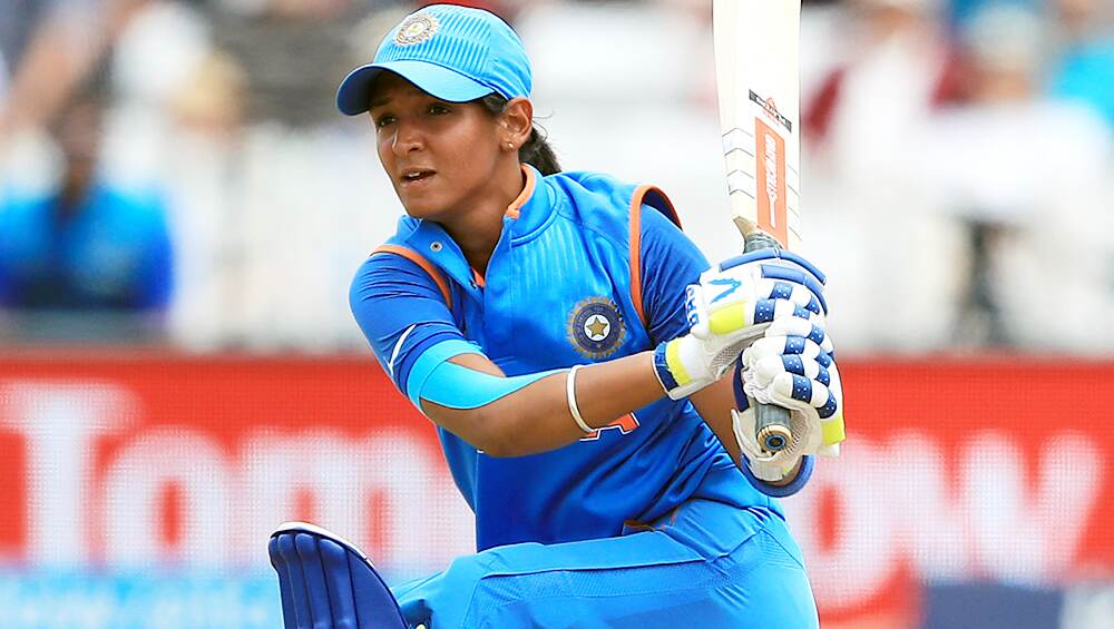 ICC महिला T-20 वर्ल्ड कप 2018: कप्तान हरमनप्रीत कौर का शतक, बनी ये रिकॉर्ड बनाने वाली पहली महिला खिलाड़ी!