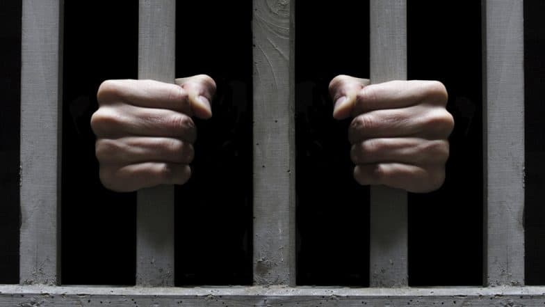 गुजरात: किन्नर की खूबसूरती में पागल हुआ कैदी, प्यार में मिली नाकामी तो जेल से की ये हरकत गुजरात: किन्नर की खूबसूरती में पागल हुआ कैदी, प्यार में मिली नाकामी तो जेल से की ये हरकत