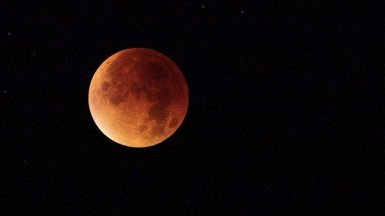 Chandra Grahan/ Lunar Eclipse 2019: 3 घंटे का होगा चंद्र ग्रहण, जानें इसके शुरू और खत्म होने का समय, बरतें ये सावधानियां Chandra Grahan/ Lunar Eclipse 2019: 3 घंटे का होगा चंद्र ग्रहण, जानें इसके शुरू और खत्म होने का समय, बरतें ये सावधानियां