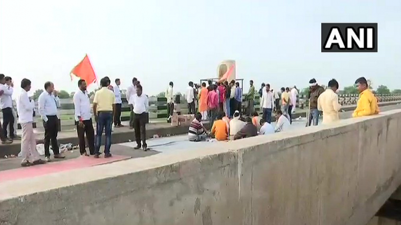 मराठा आंदोलन: युवक की मौत के बाद आज महाराष्ट्र बंद, औरंगाबाद में इंटरनेट सेवाएं बंद, सड़के खाली
