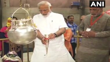 पीएम मोदी ने प्रोटोकॉल तोड़कर देर रात अचानक किया वाराणसी का भ्रमण, काशी विश्वनाथ मंदिर में की पूजा