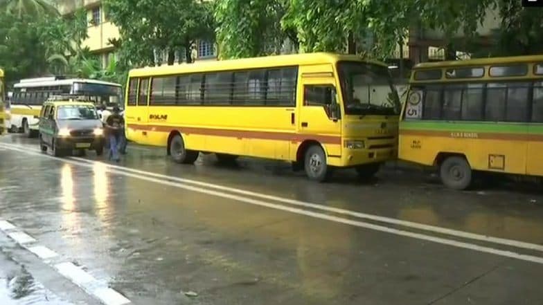 उत्तर प्रदेश: कमर्शियल वाहन चालकों को ड्रेस कोड के उल्लंघन पर भरना पड़ेगा 2000 रुपये का जुर्माना उत्तर प्रदेश: कमर्शियल वाहन चालकों को ड्रेस कोड के उल्लंघन पर भरना पड़ेगा 2000 रुपये का जुर्माना