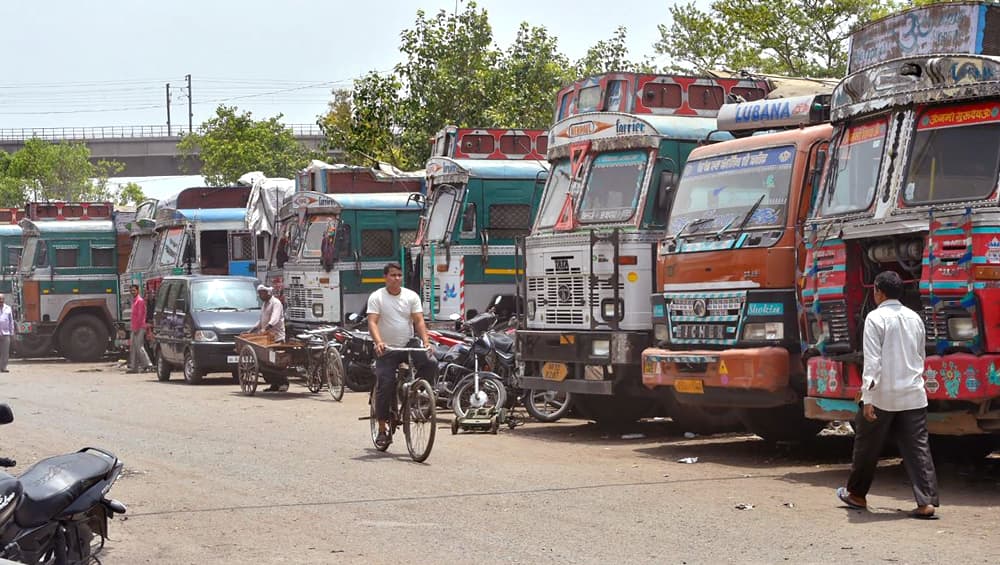 हिमाचल प्रदेश : विभिन्न मांगों को लेकर ट्रक चालकों ने की हड़ताल