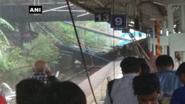 मुंबई में भारी बारिश: अंधेरी स्टेशन के पास फुटओवर ब्रिज का हिस्सा गिरा, ट्रेन सेवा हुई प्रभावित