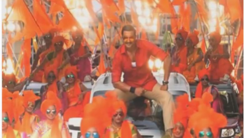 Video : बाइक चलाती हुई महिलाओं के बीच कार पर सवार नजर आएं रणवीर सिंह, महिला सशक्तिकरण का दिया संदेश