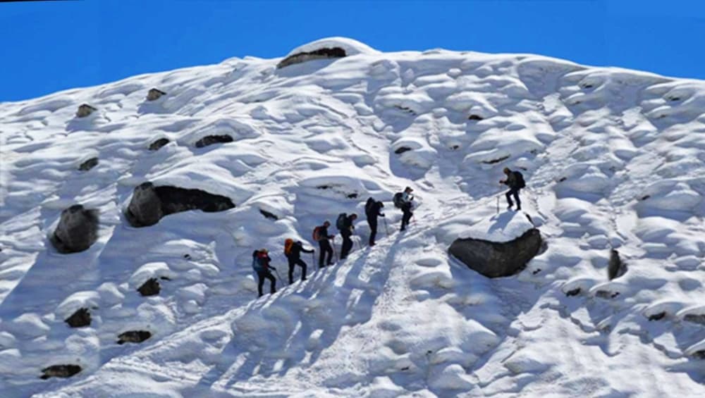 सियाचिन में 18 हजार फीट की ऊंचाई पर हिमस्खलन, बर्फ में दबे भारतीय सेना के 8 जवान सियाचिन में 18 हजार फीट की ऊंचाई पर हिमस्खलन, बर्फ में दबे भारतीय सेना के 8 जवान