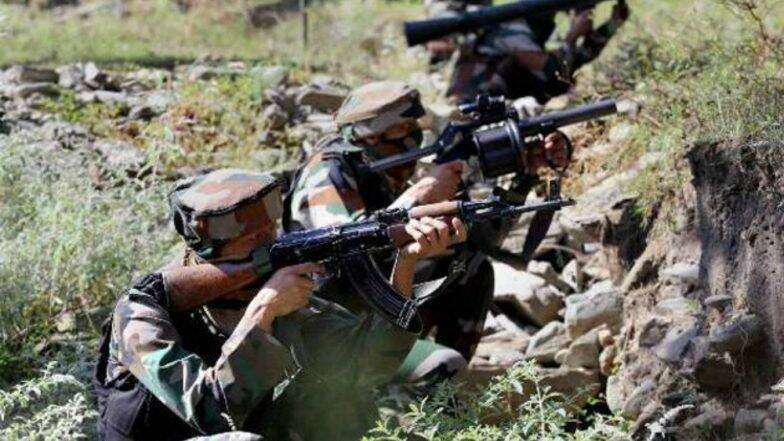 जम्मू-कश्मीर के नियंत्रण रेखा पर भारी गोलीबारी, छोटे हथियारों का हो रहा है इस्तेमाल जम्मू-कश्मीर के नियंत्रण रेखा पर भारी गोलीबारी, छोटे हथियारों का हो रहा है इस्तेमाल