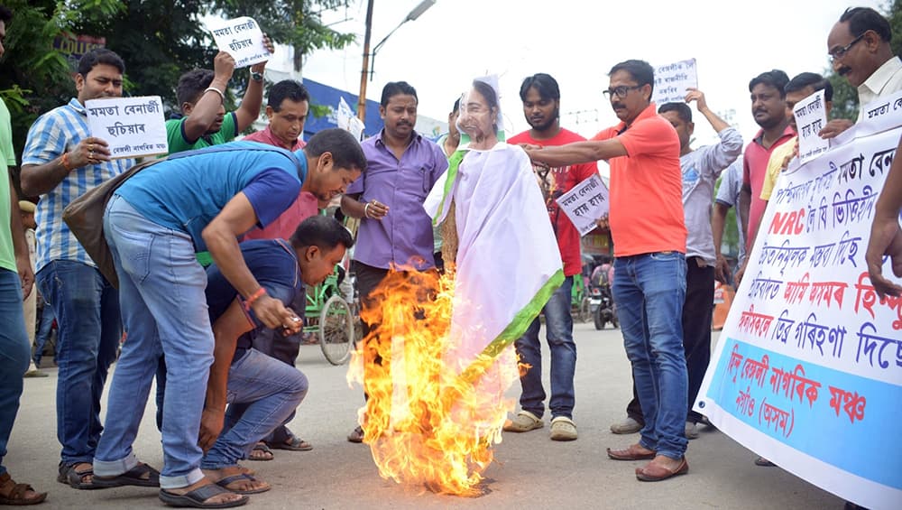 पश्चिम बंगाल: ग्राम पंचायत बोर्ड के गठन पर TMC-विपक्षी दलों के बीच खूनी झड़प, 10 मरे