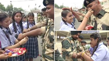 अटारी वाघा बॉर्डर: स्कूल की छात्राओं ने BSF जवानों को बांधी राखी, गिफ्ट में मिला सुरक्षा का वादा
