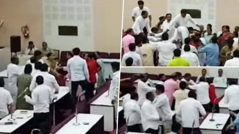 अटल जी को श्रद्धांजलि देने से MIM के नेता ने किया इनकार, बीजेपी नेताओं ने कर दी पिटाई...देखें VIDEO