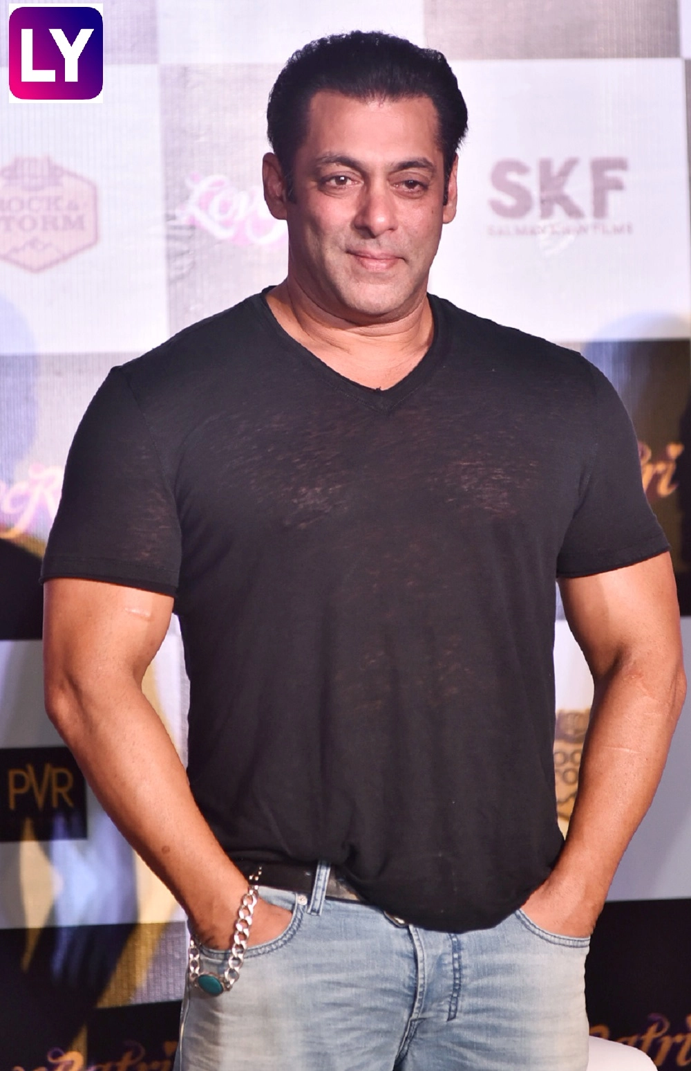 हैंडसम हंक स्टाइल में नजर आए सलमान खान 