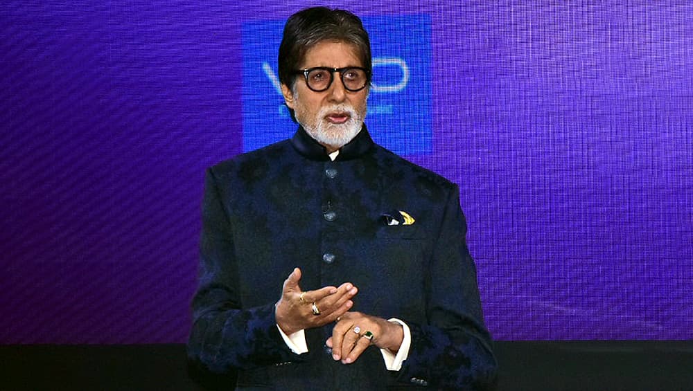 अमिताभ बच्चन का विंग कमांडर को सलाम, शीश झुकाकर किया 'अभिनंदन' अमिताभ बच्चन का विंग कमांडर को सलाम, शीश झुकाकर किया 'अभिनंदन'