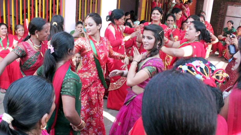 kajari Teej 2018: कजरी तीज के दिन पत्नी के इस काम से बढती है पति की उम्र, जानें मुहूर्त और महत्त्व