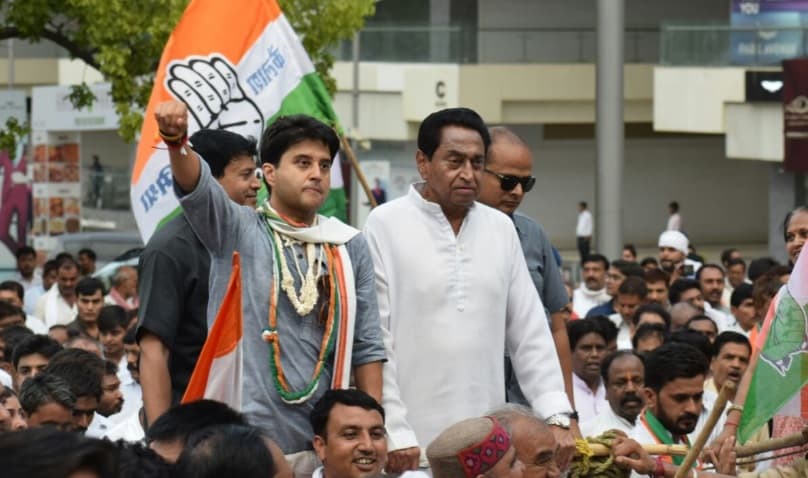 मध्य प्रदेश कांग्रेस में ऑल इज नॉट वेल, सीएम कमलनाथ और ज्योतिरादित्य सिंधिया के बीच टकराव, इस हफ्ते मुलाकात कर सुलझा सकते हैं मतभेद मध्य प्रदेश कांग्रेस में ऑल इज नॉट वेल, सीएम कमलनाथ और ज्योतिरादित्य सिंधिया के बीच टकराव, इस हफ्ते मुलाकात कर सुलझा सकते हैं मतभेद
