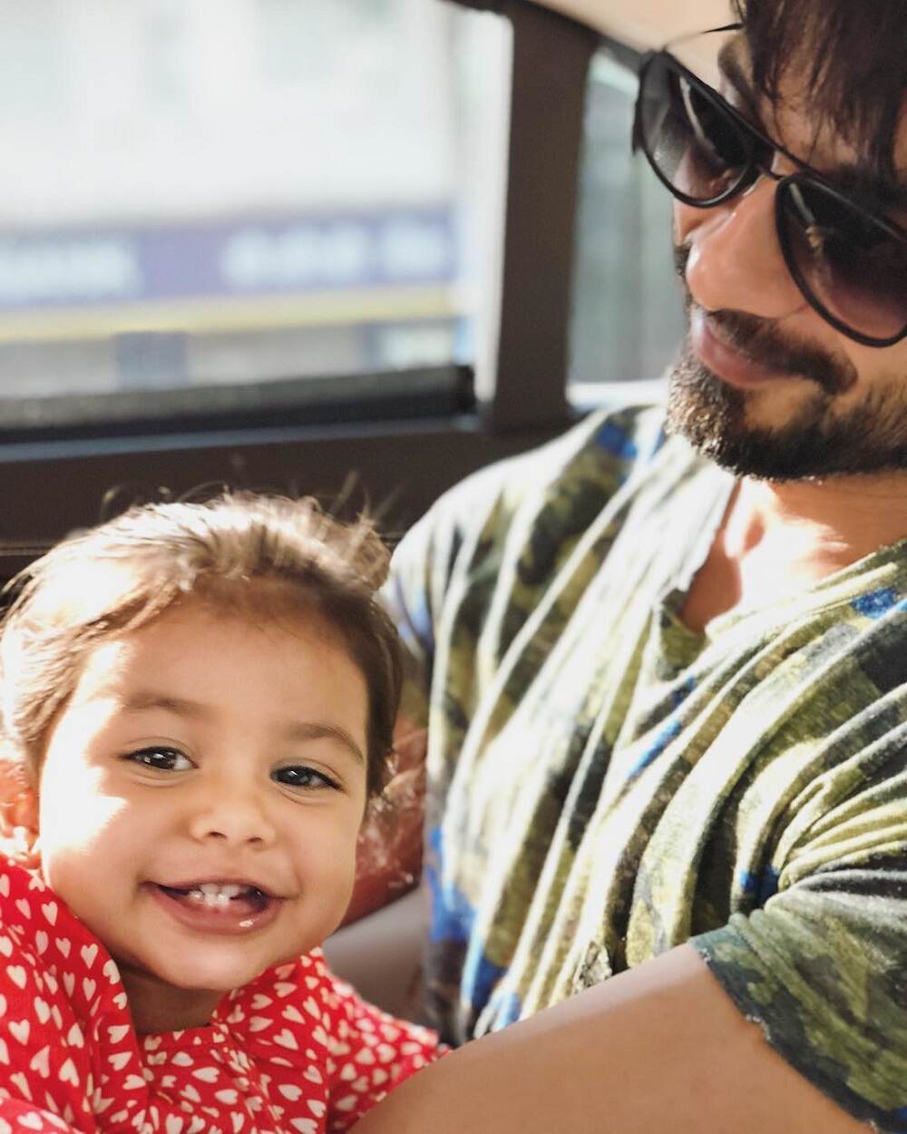 मिशा भी अपने पापा को बेहद चाहती हैं और उनके साथ खूब एन्जॉय करती हैं मिशा भी अपने पापा को बेहद चाहती हैं और उनके साथ खूब एन्जॉय करती हैं