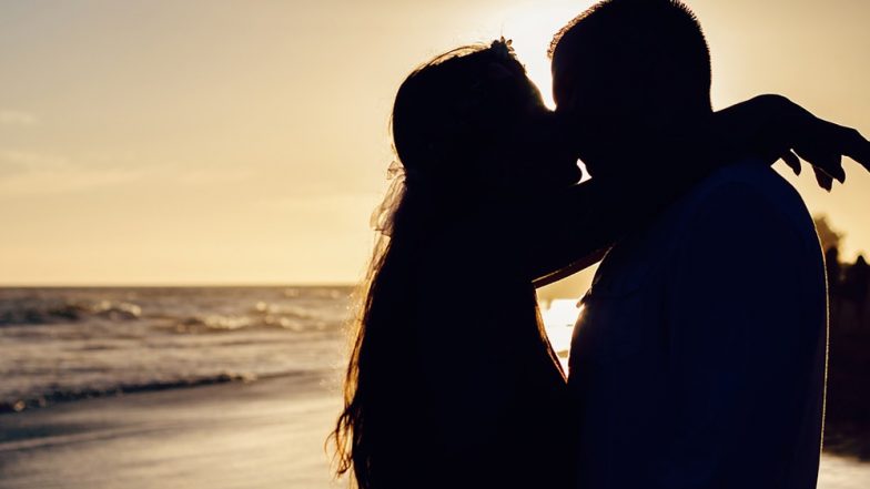 Tips to Impress Your Partner in First Kiss: पहली किस में अपने पार्टनर को इम्प्रेस करने के लिए अपनाएं ये टिप्स