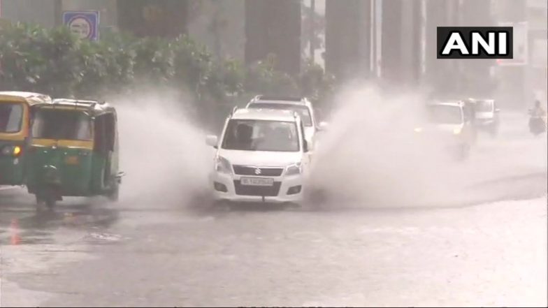 दिल्ली-NCR में भारी बारिश, मौसम विभाग ने जारी किया अलर्ट