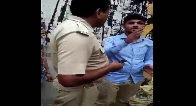'लव जिहाद' के नाम पर लड़के को भीड़ ने जमकर पीटा, सोशल मीडिया पर वीडियो वायरल